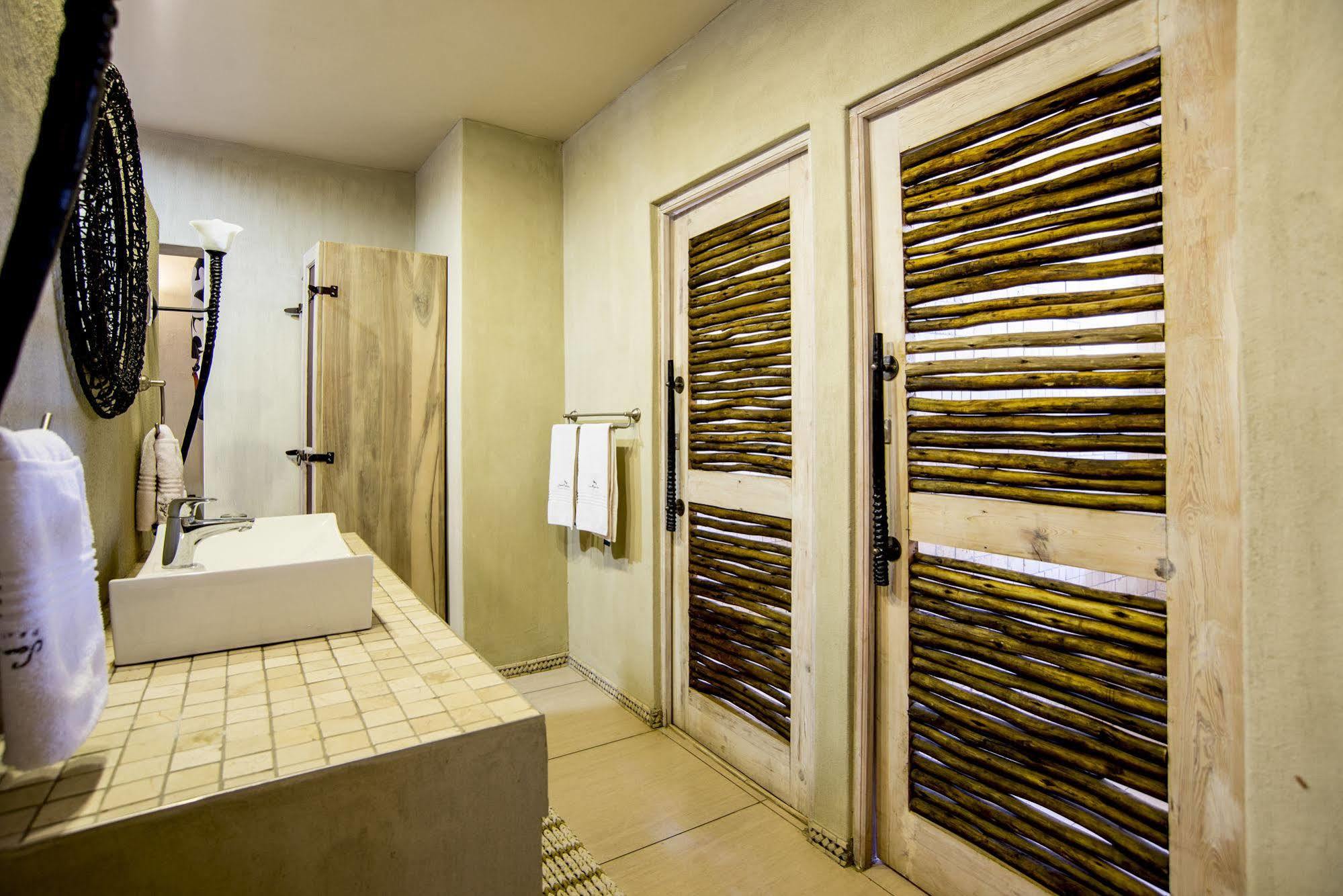 Sun Karros Daan Viljoen Hotel Windhoek Luaran gambar